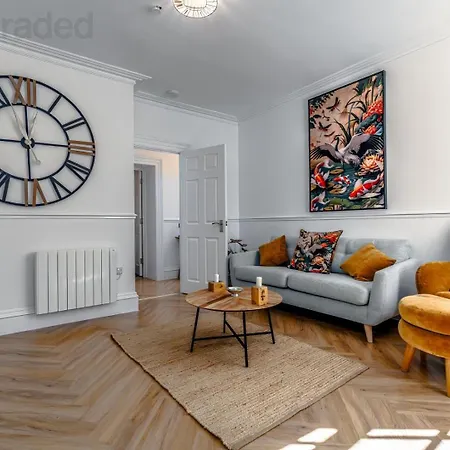 Quiet Garden View Flat With Free Parking Lejlighed *