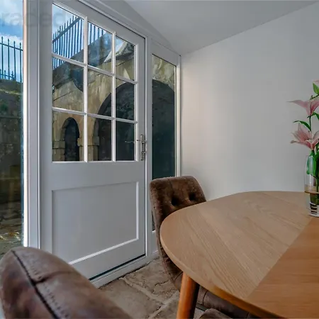 Quiet Garden View Flat With Free Parking * Bristol