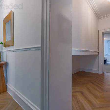 Quiet Garden View Flat With Free Parking Lejlighed *