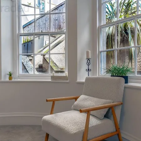 Quiet Garden View Flat With Free Parking Bristol