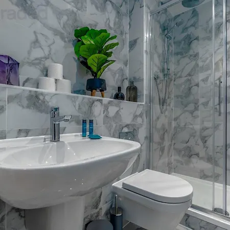 Quiet Garden View Flat With Free Parking * Bristol